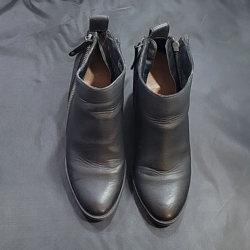 DV DOLCE VITA DOUBLE SIDE ZIP CLOSURE WOMEN'S ANKLE BOOTIES
